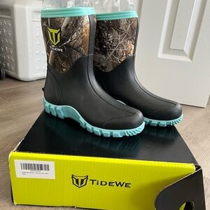 Women's Winter & Rain Boots - Black and Blue